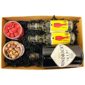 Hendricks Gin Tonik szett Díszdobozban Ginfűszerrel
