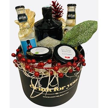 Karácsonyi Hendricks gin tonik ajándékcsomag kis kerek fekete díszdobozban