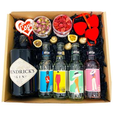 Exkluzív Nőnapi Hendricks Gin Tonik szett Dobozban Hendricks perzsarózsás gömbbel